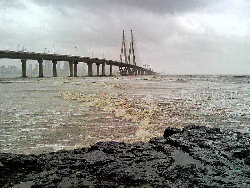 印度孟买的Bandra Worli海上连接桥。